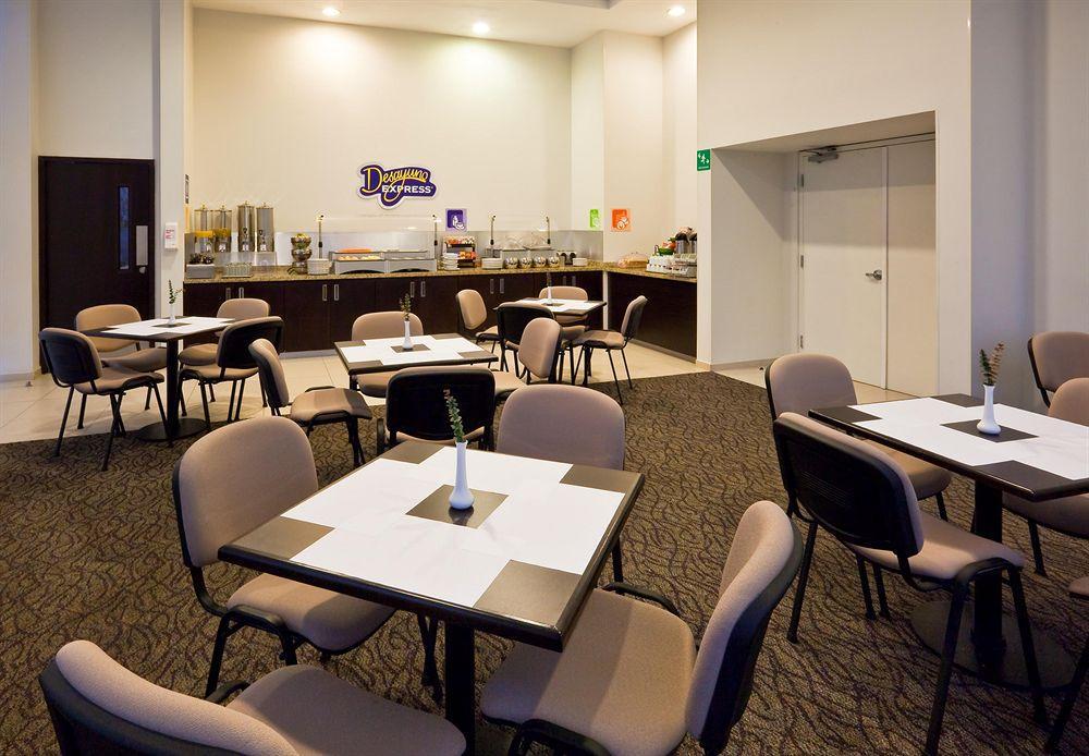 Holiday Inn Express Guadalajara Iteso By Ihg Zapopan Restaurant billede